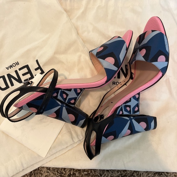 Fendi sandals - Picture 3 of 3